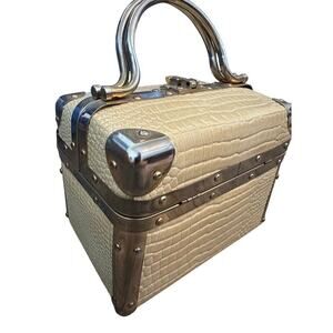 Borsa Bella Women's Cream & Gold Tone Trim Leather Train Box Bag